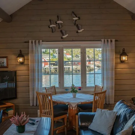 Holiday home Rorbua Havfruen
